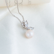 Picture of 16 Inch Swarovski Element Pearl Pendant Necklace in Exclusive Design