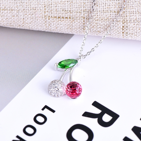 Picture of 925 Sterling Silver Swarovski Element Pendant Necklace As a Gift
