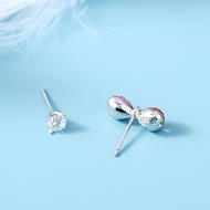 Picture of 925 Sterling Silver Platinum Plated Stud Earrings in Flattering Style