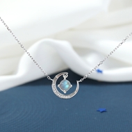 Picture of Great Small White Pendant Necklace