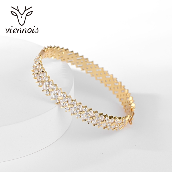 Picture of Wholesale Gold Plated Casual Fashion Bracelet with No-Risk Return