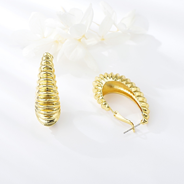 Picture of Dubai Zinc Alloy Small Hoop Earrings at Unbeatable Price