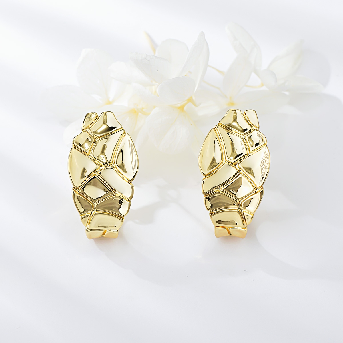dubai-medium-stud-earrings-at-unbeatable-price