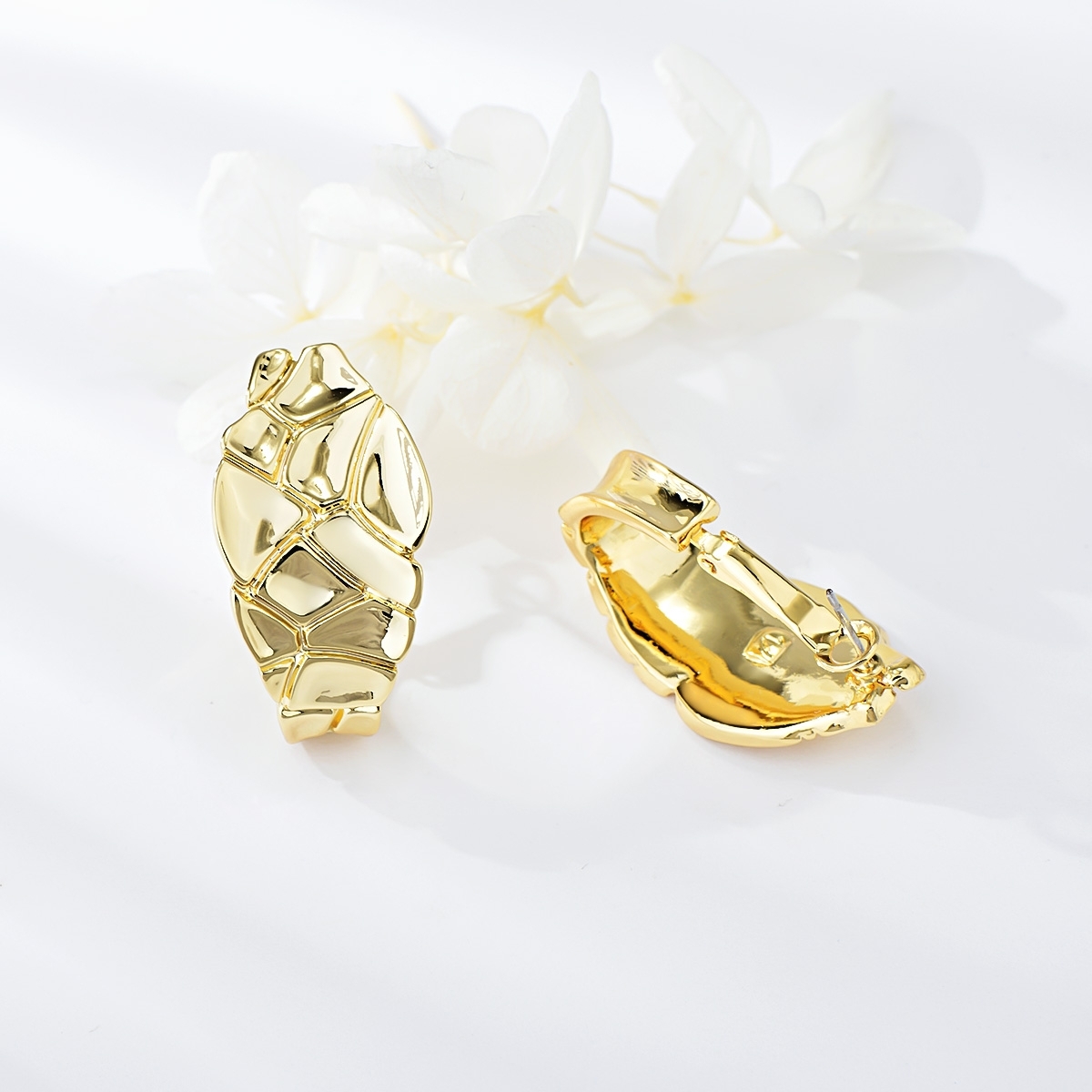 dubai-medium-stud-earrings-at-unbeatable-price