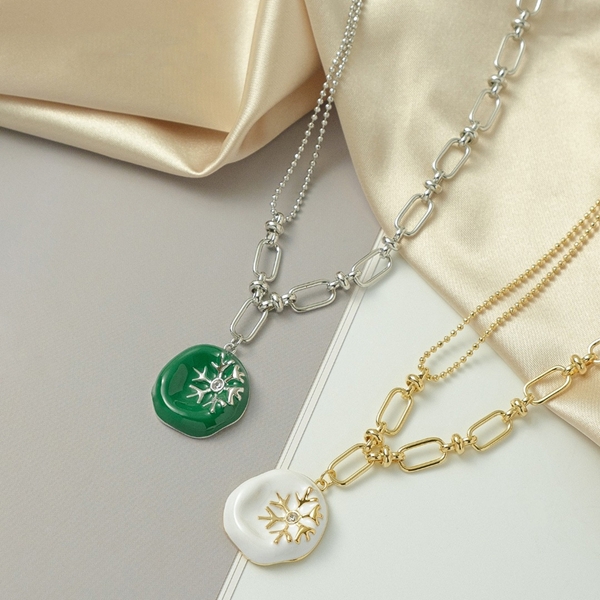 Picture of Best Enamel White Short Chain Necklace