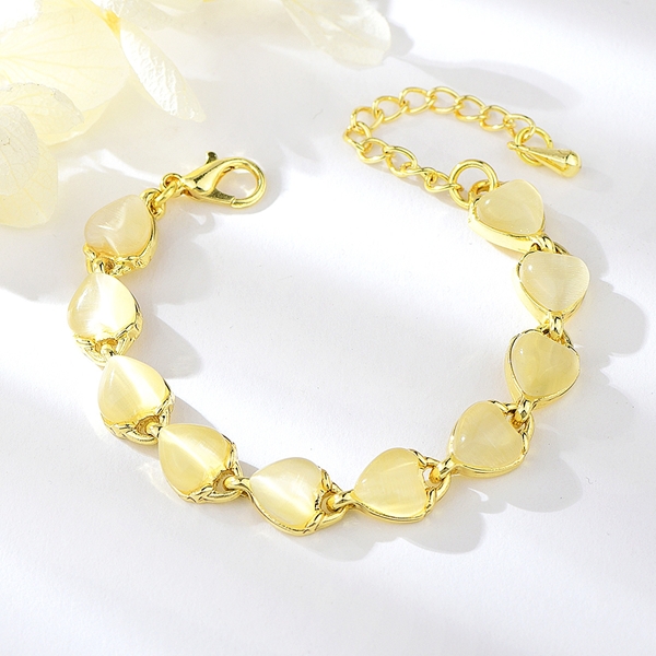Picture of Low Cost Gold Plated Small Fashion Bracelet for Female