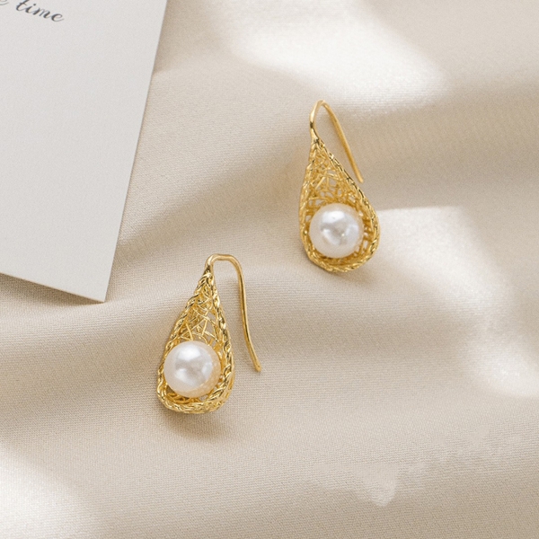 8 Delicate Bridal Earrings You Must Have  Fine Jewelry Ideas  Long bridal  earrings Gold bridal earrings Bride earrings