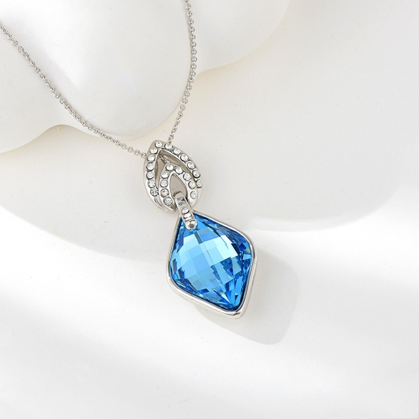 Picture of Platinum Plated Small Pendant Necklace at Great Low Price
