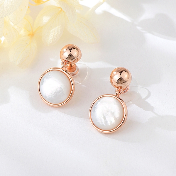 Picture of Good Quality Shell White Stud Earrings