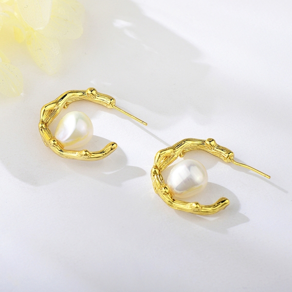 Picture of Sparkly Small Artificial Pearl Stud Earrings