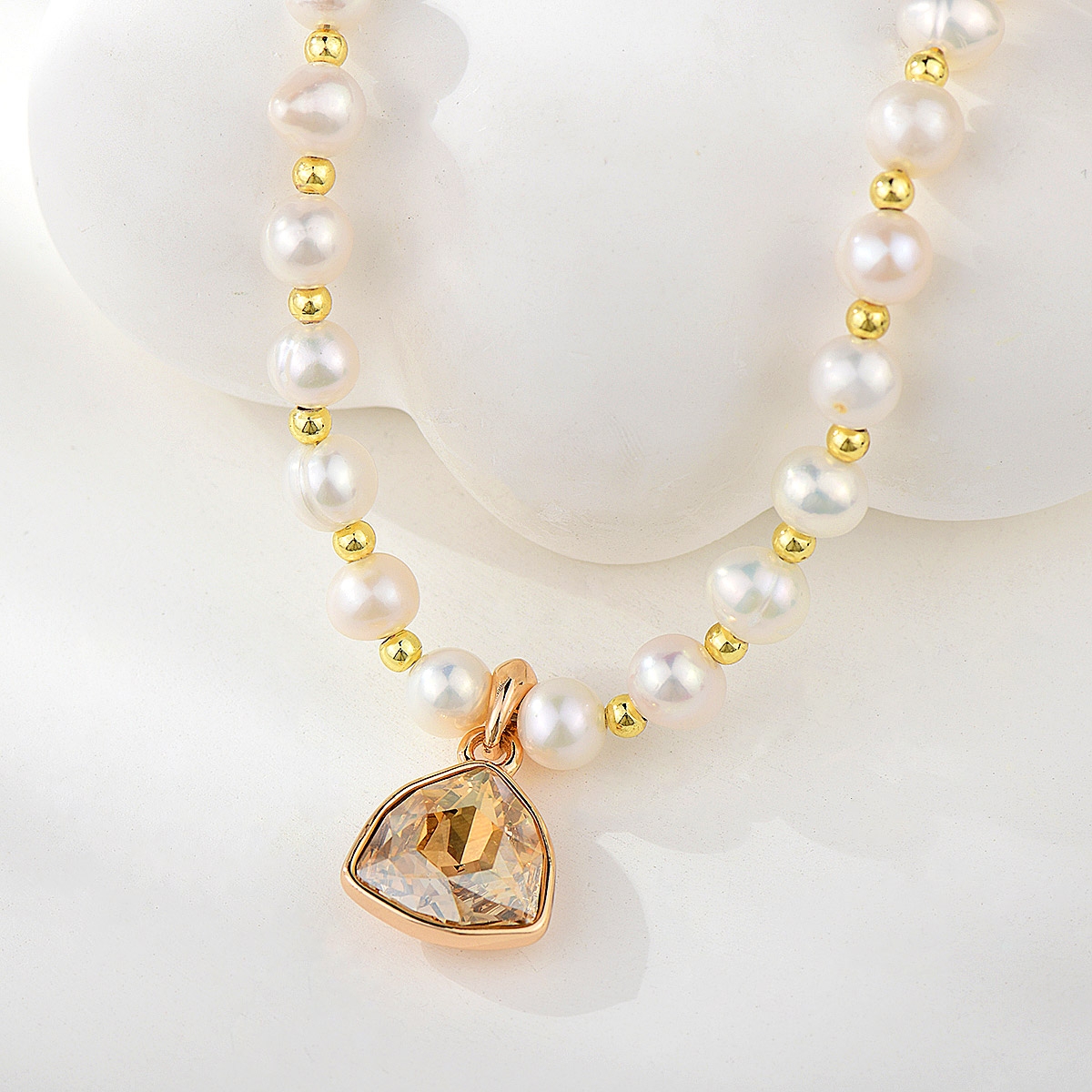 Unique fresh water pearl White Short Chain Necklace