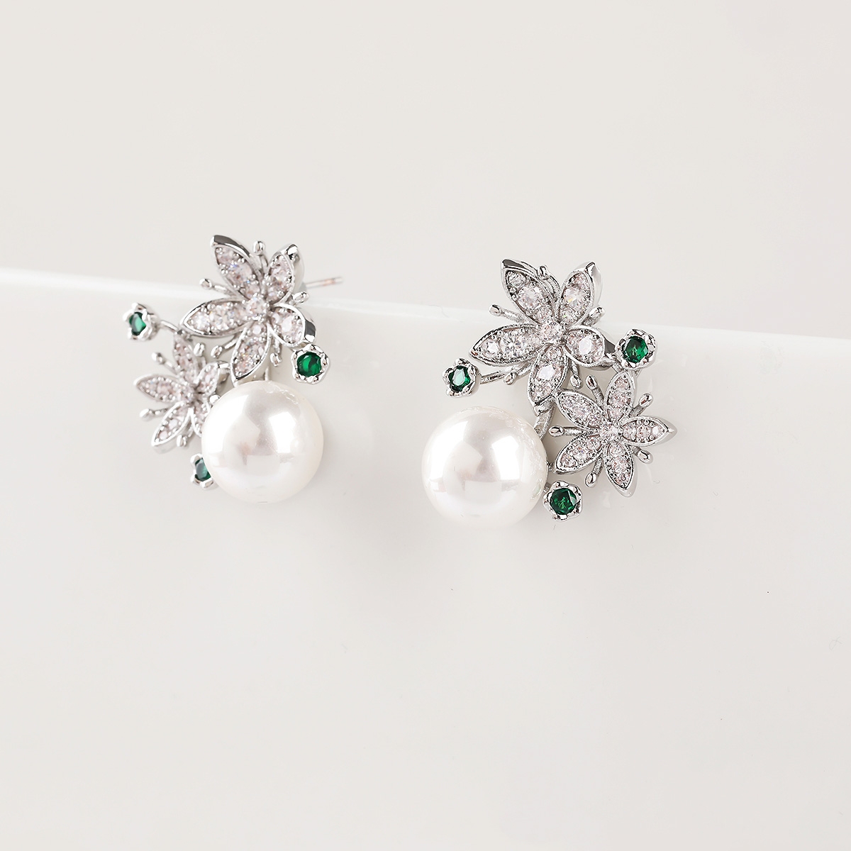 Luxury Big Big Stud Earrings with Beautiful Craftmanship