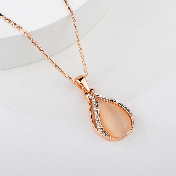 Sparkling Small Rose Gold Plated Pendant Necklace