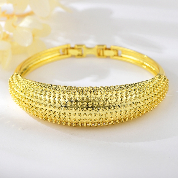 Picture of Zinc Alloy Gold Plated Fashion Bangle with Unbeatable Quality
