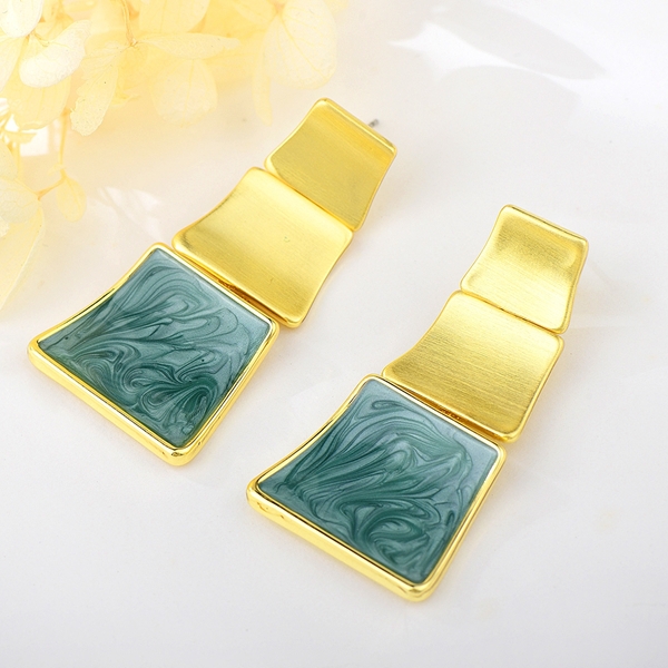 Picture of Zinc Alloy Medium Dangle Earrings with Unbeatable Quality