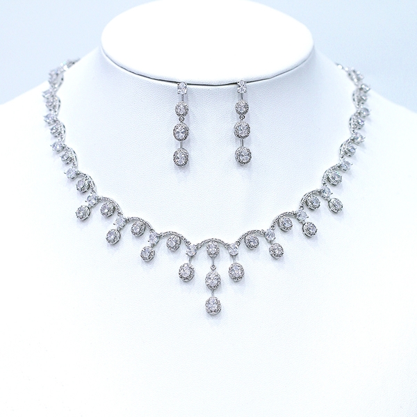 Picture of Charming White Cubic Zirconia 2 Piece Jewelry Set As a Gift