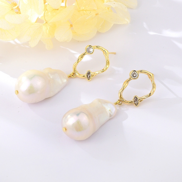 Picture of Inexpensive Gold Plated Baroque Pearl Dangle Earrings from Reliable Manufacturer