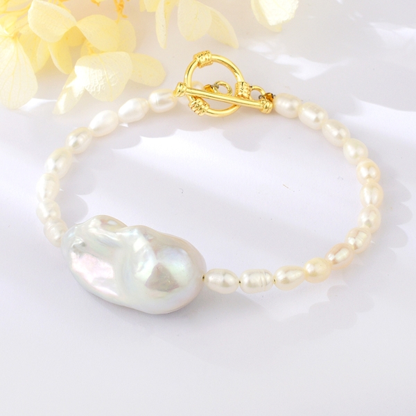 Picture of Inexpensive Gold Plated White Fashion Bracelet from Reliable Manufacturer